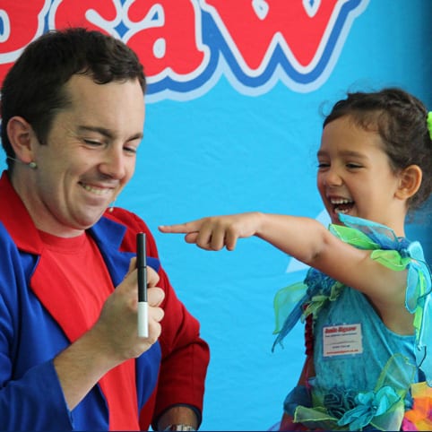 Children's party entertainer Jamie Jigsaw web sqr
